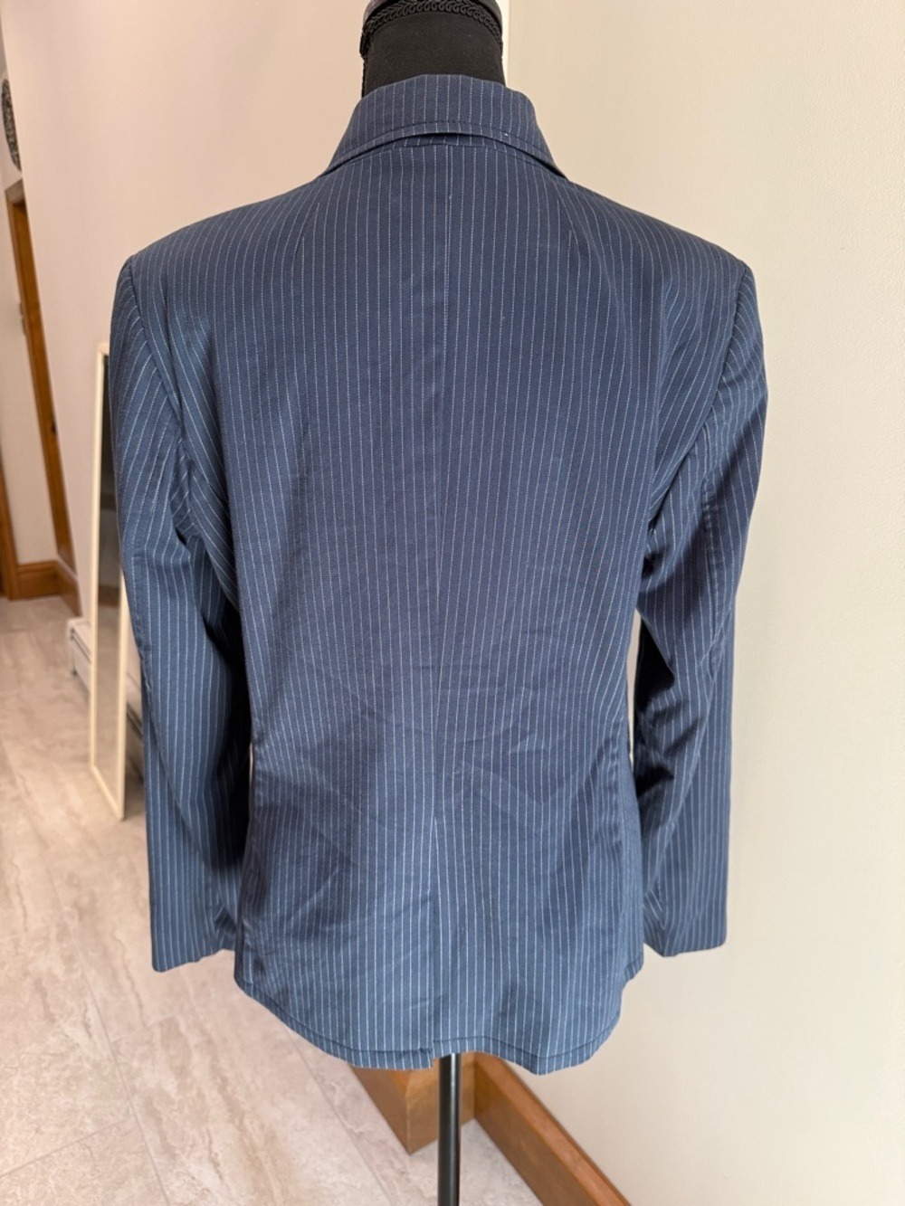 Tommy Hilfiger Women’s Navy and white pinstripe Blazer Jacket size 12 - Picture 4 of 7